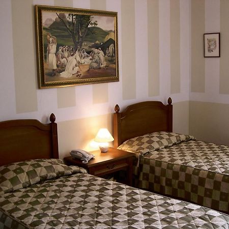Hotel Piccolo Mondo Букурещ Стая снимка