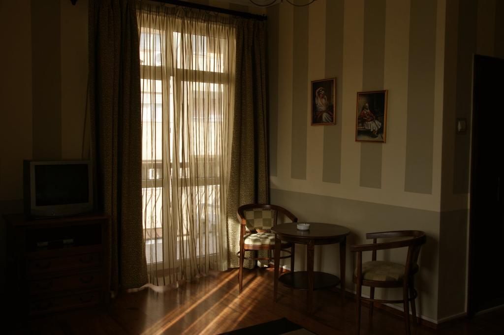 Hotel Piccolo Mondo Букурещ Стая снимка