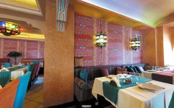 Hotel Piccolo Mondo Букурещ Екстериор снимка